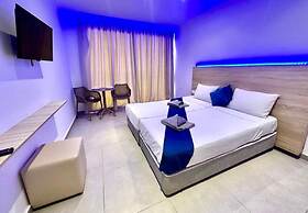 Sun Plaza Suites - Adults Only