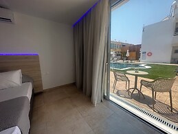 Sun Plaza Suites - Adults Only