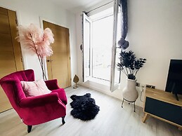 Quartz Apartment in Cambridge