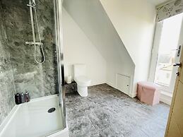 Quartz Apartment in Cambridge