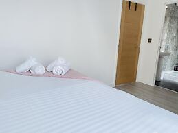 Quartz Apartment in Cambridge