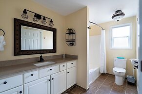 Backyard Oasis Close to Town Fast Wi-fi Quiet