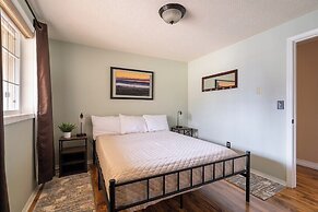 Backyard Oasis Close to Town Fast Wi-fi Quiet