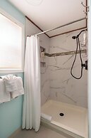 Backyard Oasis Close to Town Fast Wi-fi Quiet