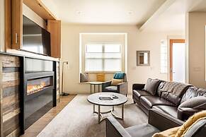 Rooftop Deck Walk to River Downtown Fire pit