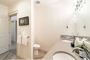 Rooftop Deck Walk to River Downtown Fire pit