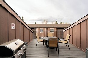 Rooftop Deck Walk to River Downtown Fire pit