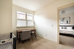 Rooftop Deck Walk to River Downtown Fire pit