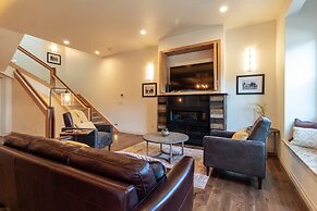 Rooftop Deck Walk to River Downtown Fire pit