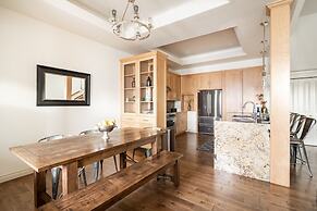 Rooftop Deck Walk to River Downtown Fire pit