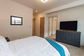 Rooftop Deck Walk to River Downtown Fire pit