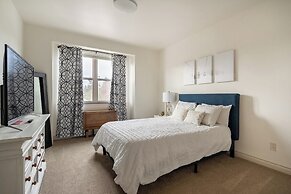 Rooftop Deck Walk to River Downtown Fire pit