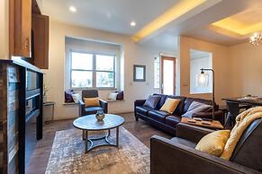 Rooftop Deck Walk to River Downtown Fire pit