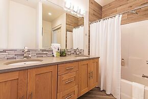 Rooftop Deck Walk to River Downtown Fire pit