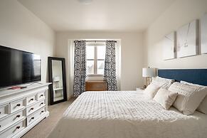 Rooftop Deck Walk to River Downtown Fire pit