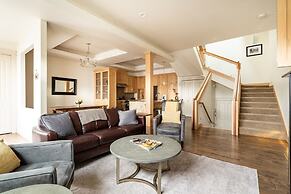 Rooftop Deck Walk to River Downtown Fire pit