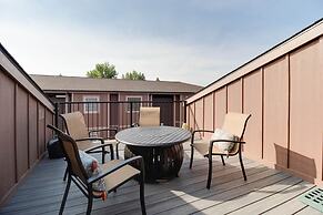 Rooftop Deck Walk to River Downtown Fire pit