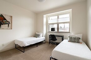 Rooftop Deck Walk to River Downtown Fire pit