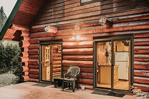 11sl - Wi-fi - No Pets Log Cabin - Sleeps 7 2 Bedroom Cabin by Redawni