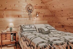 11sl - Wi-fi - No Pets Log Cabin - Sleeps 7 2 Bedroom Cabin by Redawni