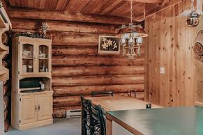 11sl - Wi-fi - No Pets Log Cabin - Sleeps 7 2 Bedroom Cabin by Redawni