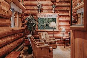 11sl - Wi-fi - No Pets Log Cabin - Sleeps 7 2 Bedroom Cabin by Redawni