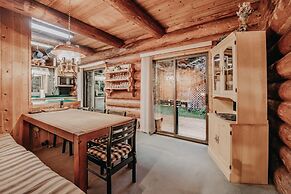 11sl - Wi-fi - No Pets Log Cabin - Sleeps 7 2 Bedroom Cabin by Redawni