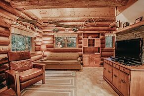 11sl - Wi-fi - No Pets Log Cabin - Sleeps 7 2 Bedroom Cabin by Redawni