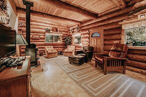 11sl - Wi-fi - No Pets Log Cabin - Sleeps 7 2 Bedroom Cabin by Redawni