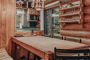 11sl - Wi-fi - No Pets Log Cabin - Sleeps 7 2 Bedroom Cabin by Redawni