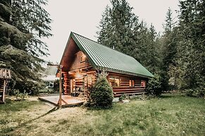 11sl - Wi-fi - No Pets Log Cabin - Sleeps 7 2 Bedroom Cabin by Redawni