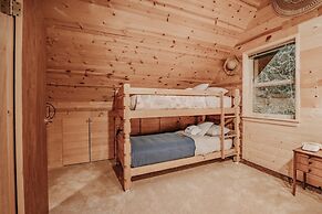 11sl - Wi-fi - No Pets Log Cabin - Sleeps 7 2 Bedroom Cabin by Redawni