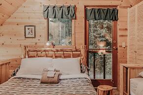 11sl - Wi-fi - No Pets Log Cabin - Sleeps 7 2 Bedroom Cabin by Redawni