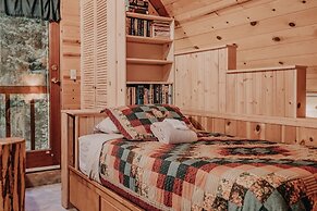 11sl - Wi-fi - No Pets Log Cabin - Sleeps 7 2 Bedroom Cabin by Redawni