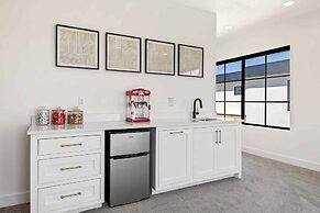 Paradise Shores 8 Bedroom Home