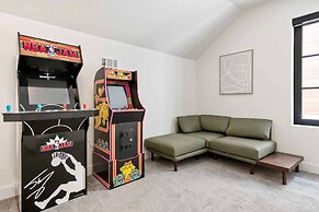 Paradise Shores 8 Bedroom Home