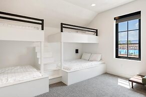 Paradise Shores 8 Bedroom Home