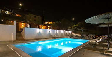 Dominella - Apartment With Pool in Cilento