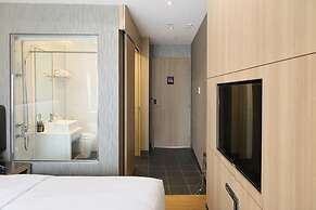 AMRISE HOTEL KITCHENER