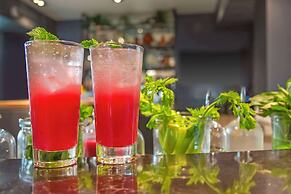 Cambria Hotel Spokane Airport