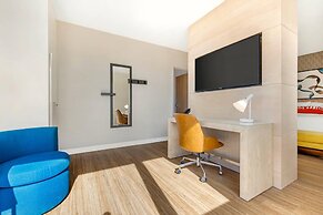 Cambria Hotel Burbank Airport