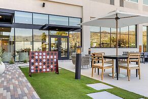 Cambria Hotel Burbank Airport