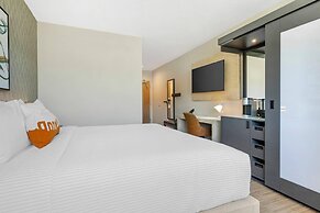 Cambria Hotel Burbank Airport