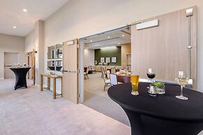 Cambria Hotel Burbank Airport