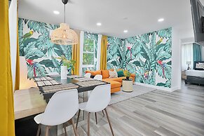 Jungle Getaway Wynwood Massage shower BBQ Patio