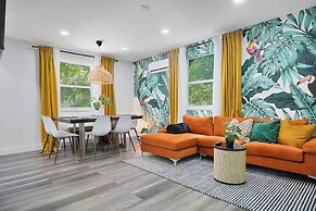 Jungle Getaway Wynwood Massage shower BBQ Patio