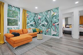 Jungle Getaway Wynwood Massage shower BBQ Patio