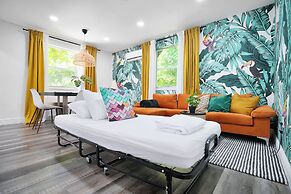 Jungle Getaway Wynwood Massage shower BBQ Patio