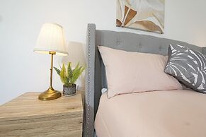 Bayside 4-BRM Home near Mentone