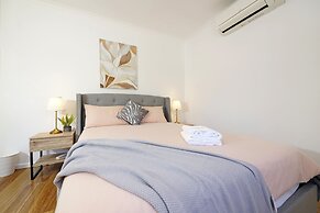 Bayside 4-BRM Home near Mentone